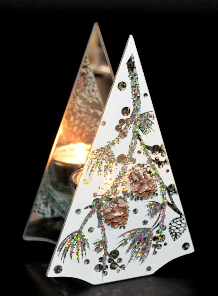 Modernes Teelicht aus Glas Pyramide Tannenzapfen mit Glitter 16,5 cm